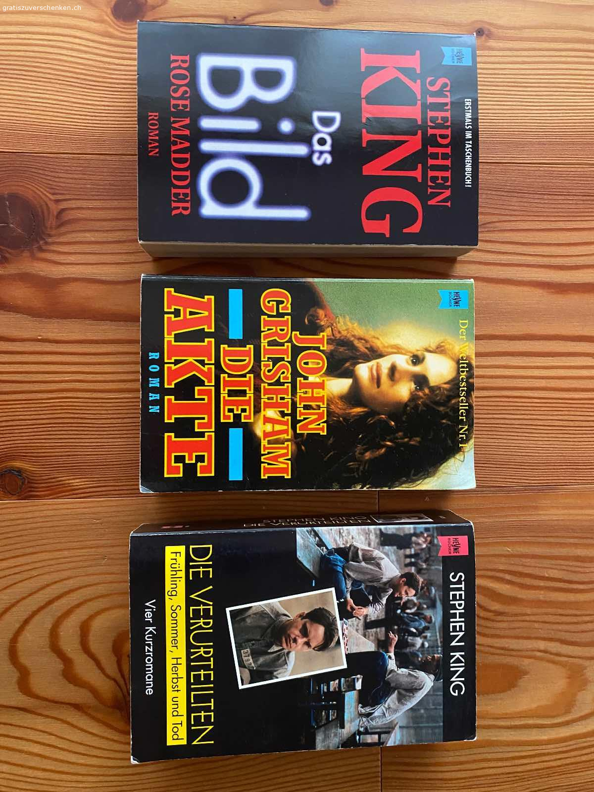 Diverse Bücher. Diverse Bücher gratis abzugeben. 

Harry Potter, Robinson Crusoe, We of the Never-Never: sind auf ENGLISCH
Harry Potter sind einige Wörter unterstrichen - hindert nicht beim lesen. 

Piri und die Katze - ist auf der 1. Seite ein Name eingeschrieben. 

Immer mit der Ruhe - fehlt die 1. Seite (war eine leere Seite mit einer Widmung). 

Bücher müssen abgeholt werden.