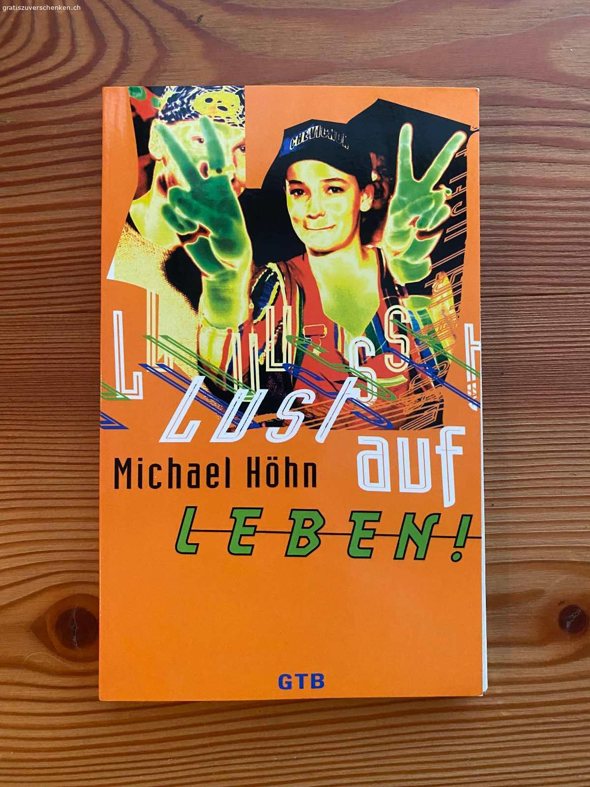 Diverse Bücher. Diverse Bücher gratis abzugeben. 

Harry Potter, Robinson Crusoe, We of the Never-Never: sind auf ENGLISCH
Harry Potter sind einige Wörter unterstrichen - hindert nicht beim lesen. 

Piri und die Katze - ist auf der 1. Seite ein Name eingeschrieben. 

Immer mit der Ruhe - fehlt die 1. Seite (war eine leere Seite mit einer Widmung). 

Bücher müssen abgeholt werden.