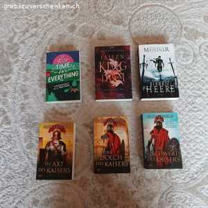 Diverse Bücher. A first Time for Everything von K. L. Walther

Fallen Kingdom von Dana Müller-Braun

Sieben Heere von Tobias O. Messner

Alex Goughs Die Assasinen von Rom Reihe 
(Band 1 bis 3)

Man kann die Bücher einzeln und mehrere aufs mal abholen