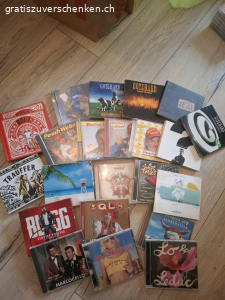 Diverse CDs. diverse CDs zu verschenken. Viele mit Hülle und ein Sack voll Cds ohne Hülle. Original und gebrannte CDs in der Tüte.
