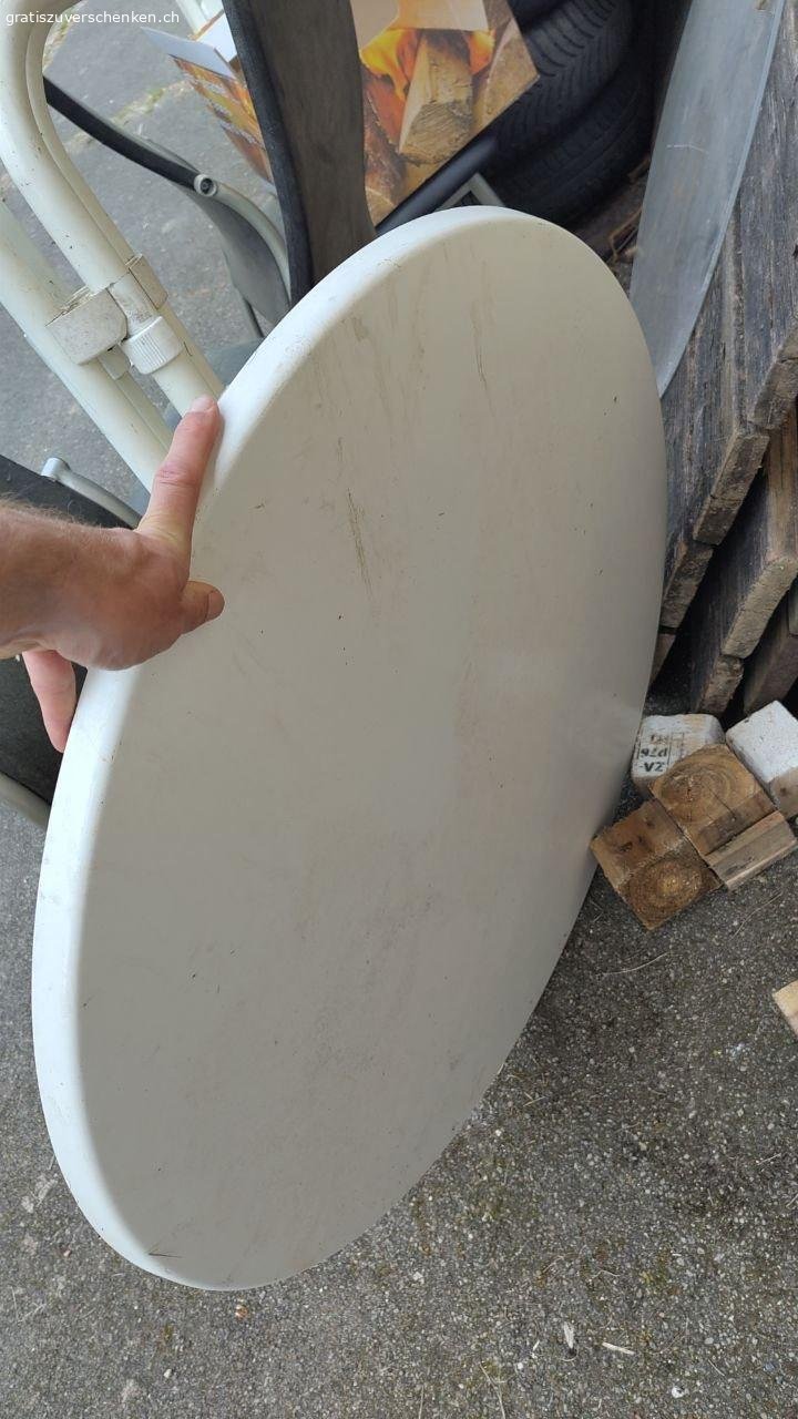 Diverse Gartenmöbel. 1x Tisch, weiss, 90cm, klappbar
1x Tisch weiss, 100cm, klappbar
4x Stuhl, weiss, stapelbar
1x Stuhl, weiss
2x Klappstuhl, weiss
3x Stuhl, schwarz

Alle Möbel müssen gereinigt werden, sind sonst aber in gutem Zustand. Abholung auf Vorankündigung jederzeit möglich. Abholung einzelner Möbel möglich.