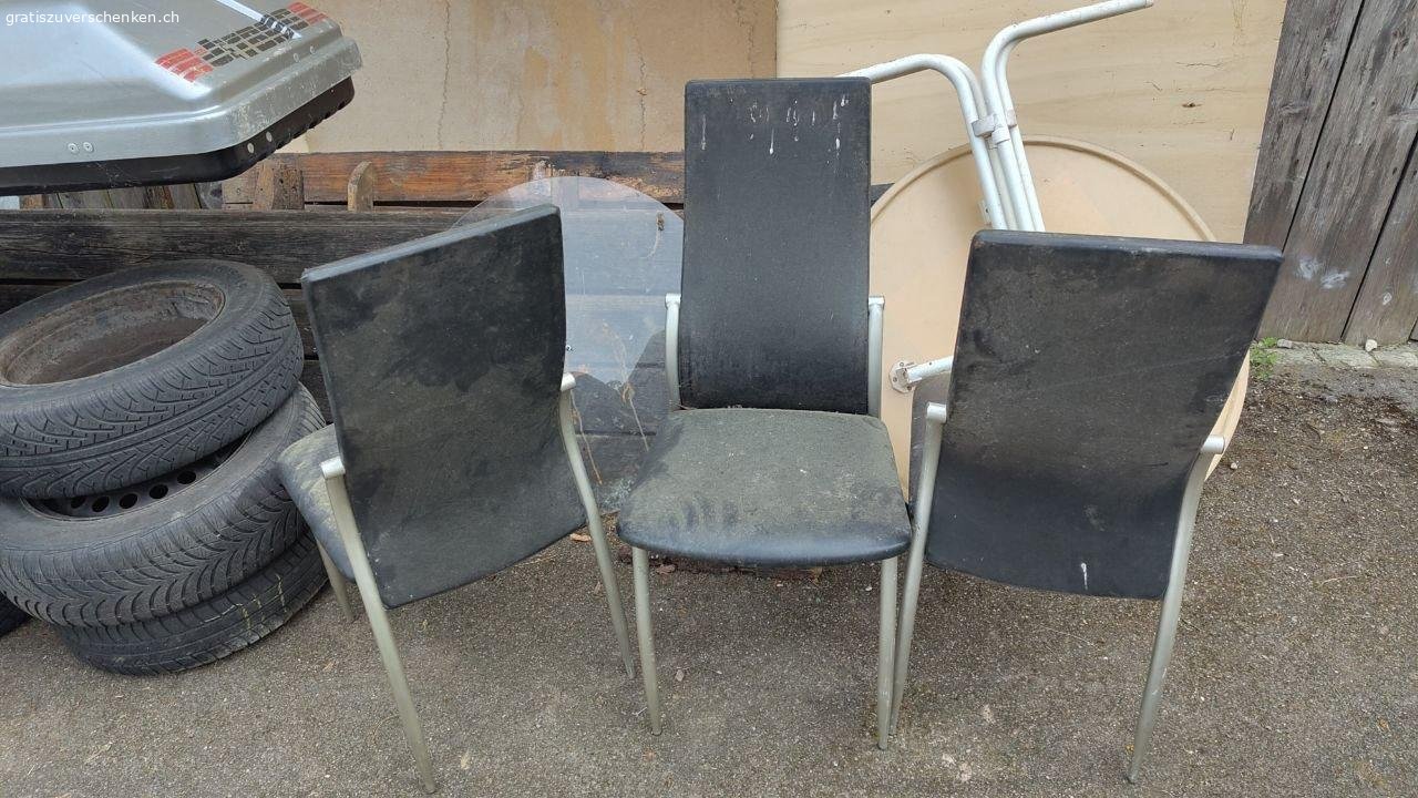 Diverse Gartenmöbel. 1x Tisch, weiss, 90cm, klappbar
1x Tisch weiss, 100cm, klappbar
4x Stuhl, weiss, stapelbar
1x Stuhl, weiss
2x Klappstuhl, weiss
3x Stuhl, schwarz

Alle Möbel müssen gereinigt werden, sind sonst aber in gutem Zustand. Abholung auf Vorankündigung jederzeit möglich. Abholung einzelner Möbel möglich.