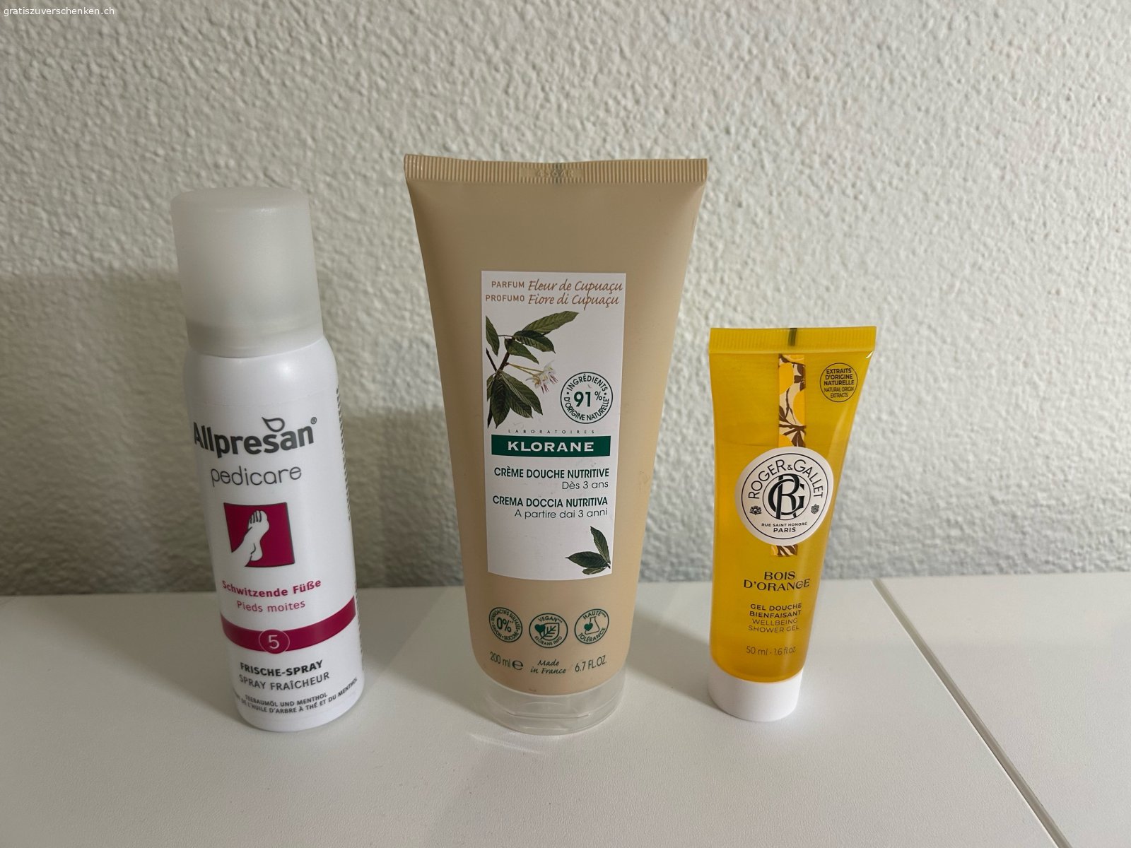 Diverse Kosmetika zu verschenken. Kann jemand noch etwas davon brauchen? Alles nur wenige Male gebraucht. OPI Topcoat ist ungeöffnet.
Abholung wird bevorzugt.