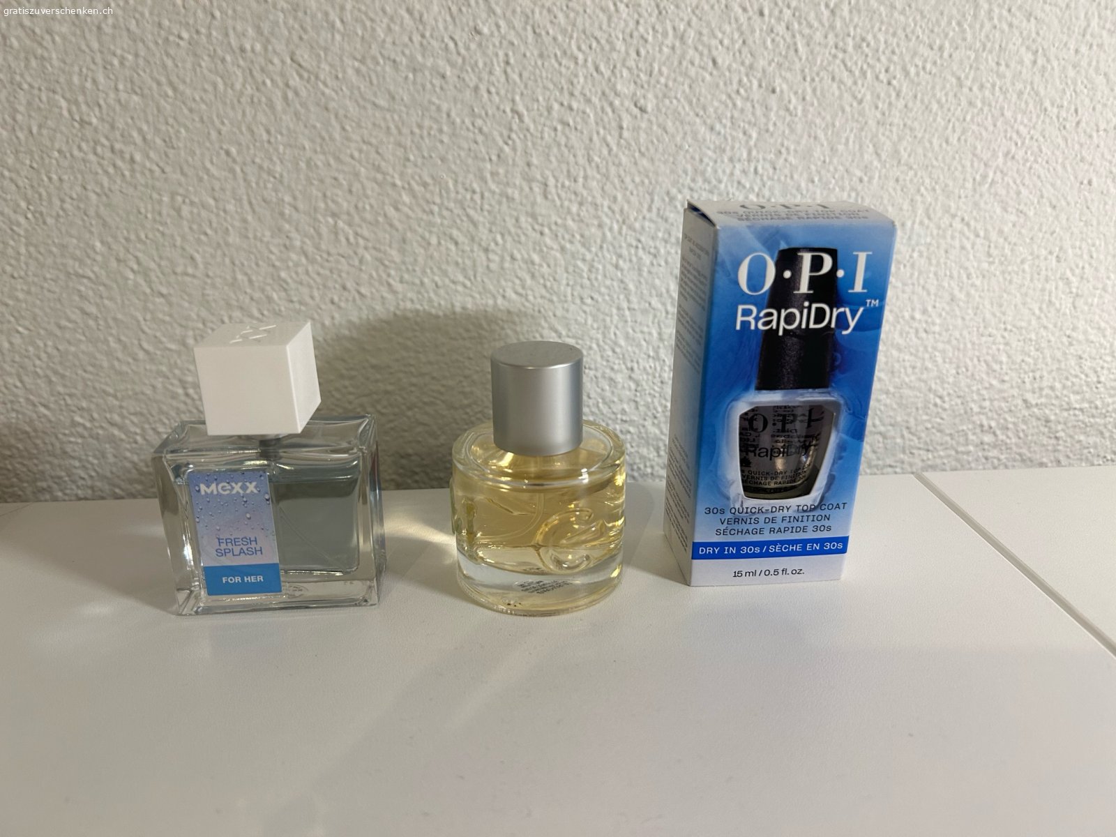 Diverse Kosmetika zu verschenken. Kann jemand noch etwas davon brauchen? Alles nur wenige Male gebraucht. OPI Topcoat ist ungeöffnet.
Abholung wird bevorzugt.