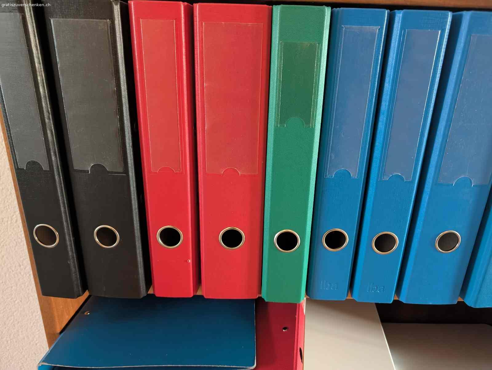Diverse Ordner. Verschiedene Ordner (8cm / 5cm)
Mechanich ok mit Gebrauchsspuren
Gratis abzuholen in Zollikofen