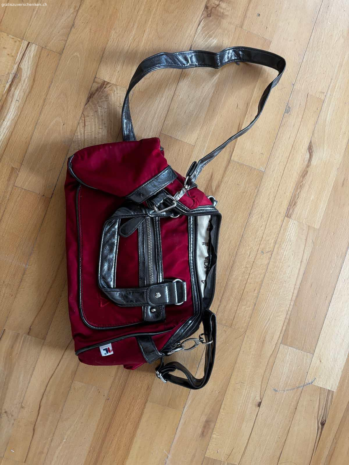 Diverses abzuholen in Wohlen. Nach dem ausräumen diverser Räume gibt es einige Dinge zu verschenken.

Werden bei der Veranda am Wohnort deponiert und können per sofort abgeholt werden :)