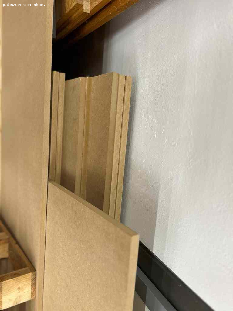 Diverses Holz, Platten und Leisten. Alles auch einzeln abzugeben