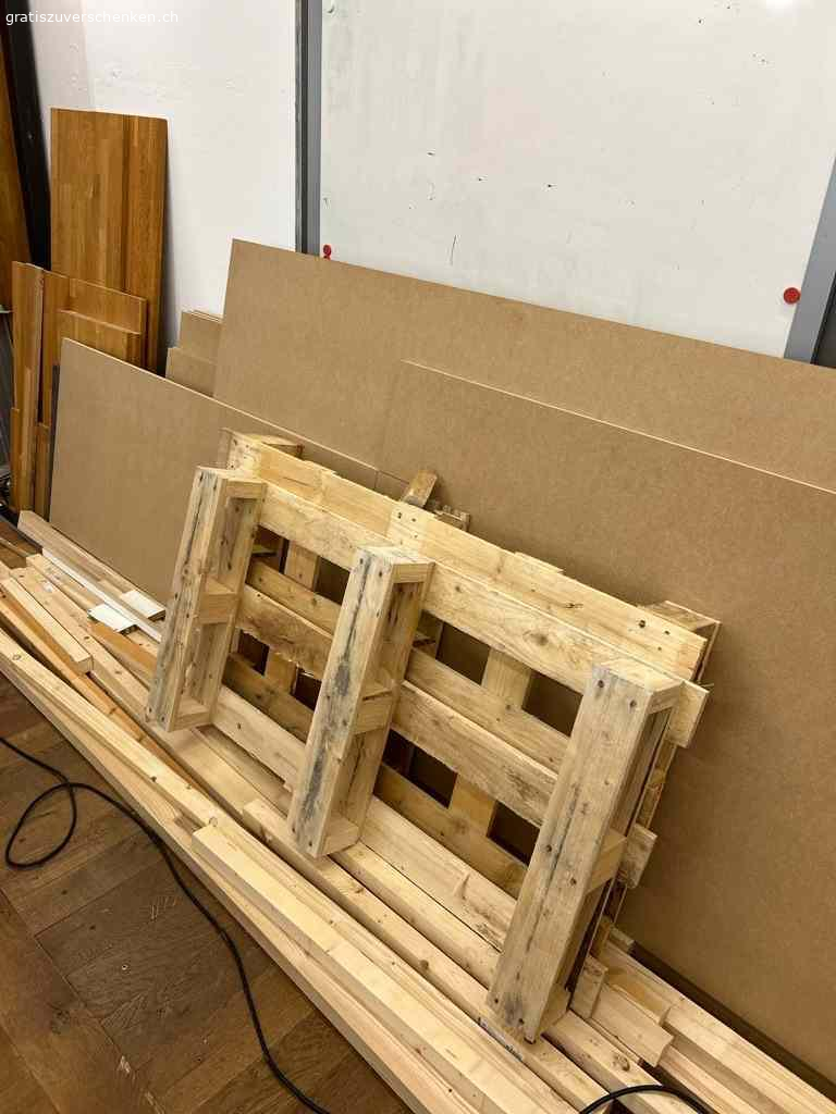 Diverses Holz, Platten und Leisten. Alles auch einzeln abzugeben