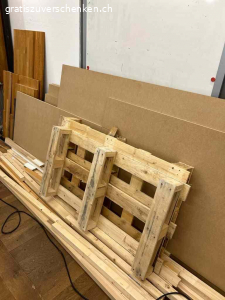 Diverses Holz, Platten und Leisten. Alles auch einzeln abzugeben