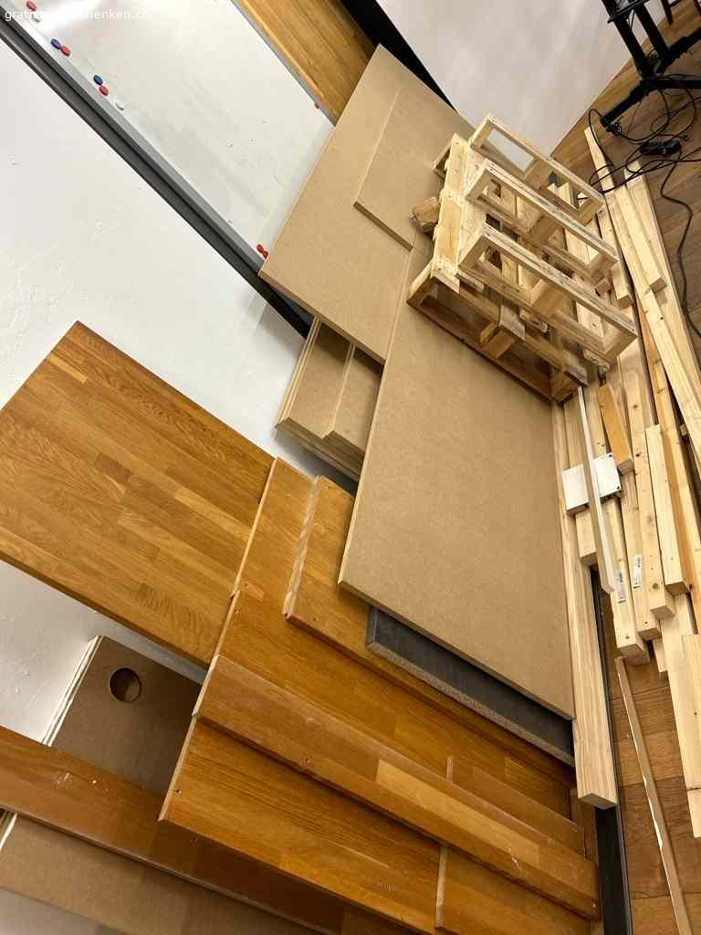 Diverses Holz, Platten und Leisten. Alles auch einzeln abzugeben