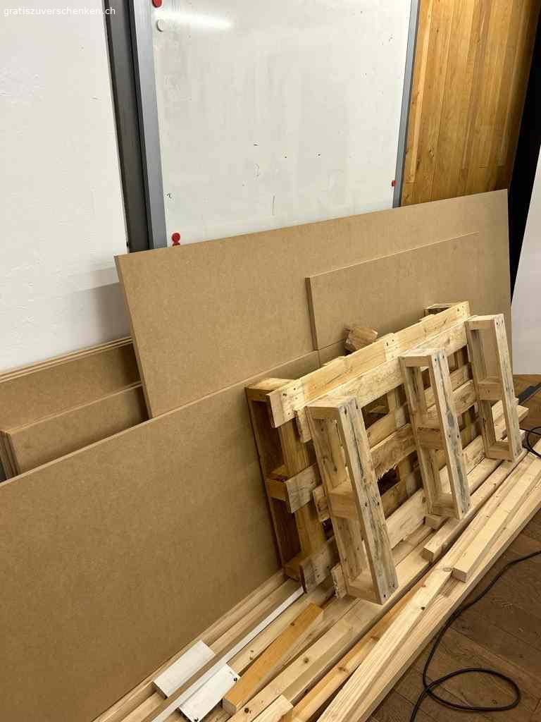 Diverses Holz, Platten und Leisten. Alles auch einzeln abzugeben