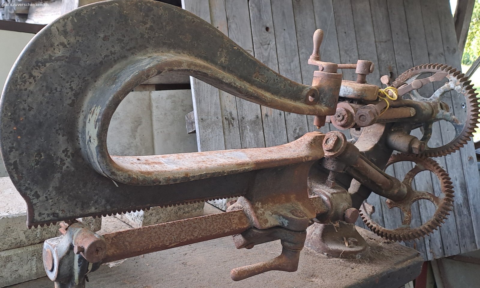 Diverses. Obstmühle Tischkreissäge Nietmaschine Velos Veloräder Saftpresse