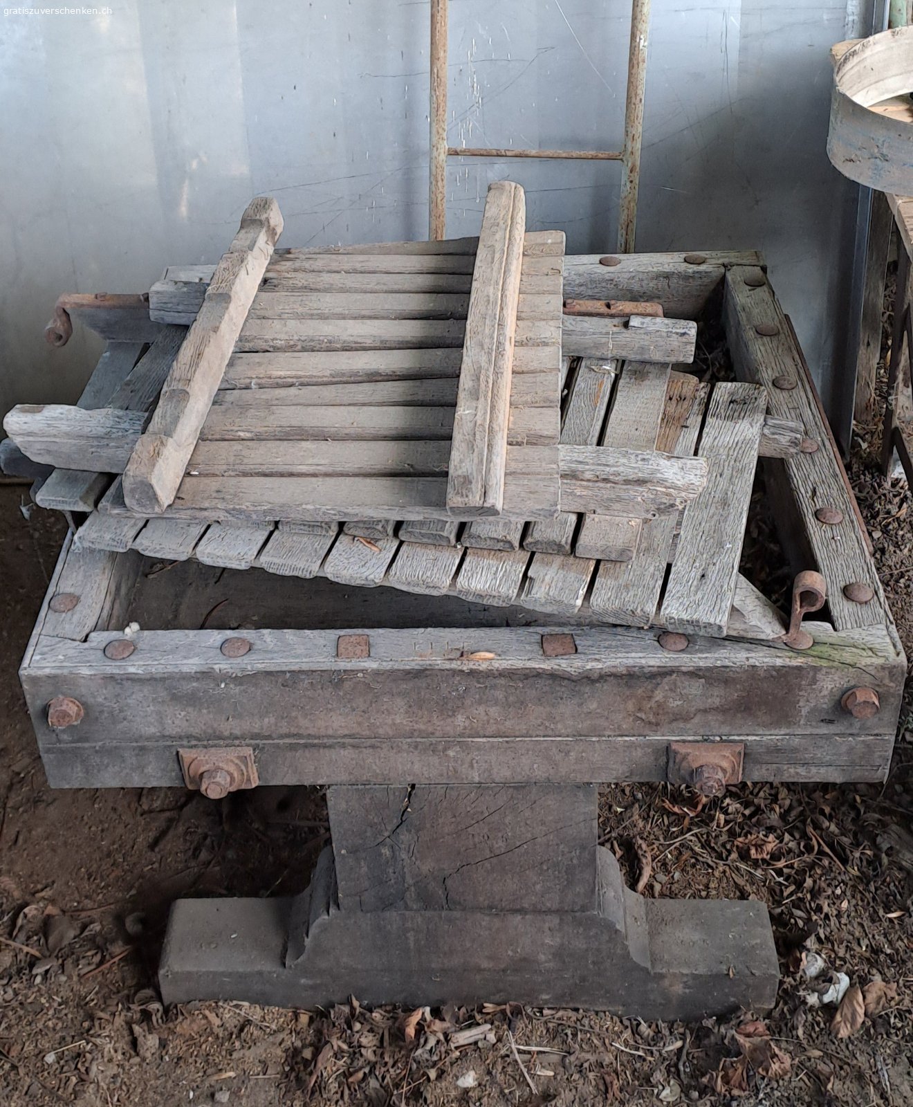 Diverses. Obstmühle Tischkreissäge Nietmaschine Velos Veloräder Saftpresse