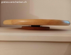 Dreh Teller. Stabiler Drehteller aus Holz

Mit Gebrauchsspuren/Flecken (siehe Fotos)

Nur Abholung 

-> Bei Interesse bitte Abholzeitpunkt mitteilen (rasche Abholung bevorzugt)