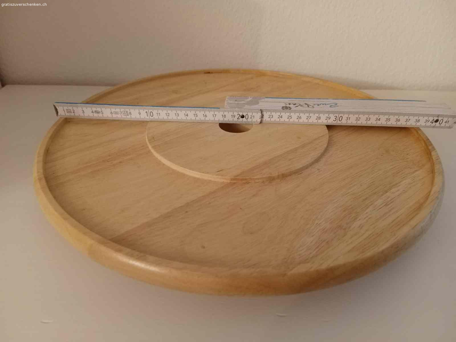 Dreh Teller. Stabiler Drehteller aus Holz

Mit Gebrauchsspuren/Flecken (siehe Fotos)

Nur Abholung 

-> Bei Interesse bitte Abholzeitpunkt mitteilen (rasche Abholung bevorzugt)