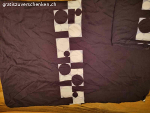Duvet- und Kissenbezüge. 3x Duvetbezüge mit passenden Kissenbezügen
1x nur zwei Kissenbezüge
Gebraucht, aber alles noch intakt.
Bevorzugt alles zusammen