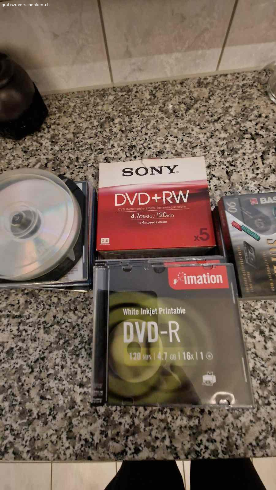 DVD's CD^s Musik Kassetten neu. Wegen dringendem Umzug verschenke ich div, DVD's DVD-R Read & write. 
Müssen baldmöglichst abgeholt werden Wer Interesse hat bitte melden. Müssen bis 12.03.2026 abgeholt werden. Sind teilweise Neu und ungebraucht. 
Bitte nur mit Abholbestätigung und Kommunikation über Gratis Inserate damit ich antworten kann. 
Wer noch Verwendung hat bitte melden, Sie werden sonst entsorgt!