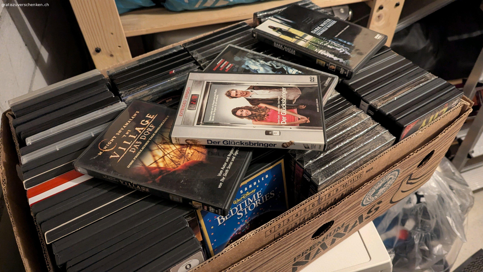 DVD Sammlung. Circa 100 DVDs Grossteil noch Originalverpackt. Nach Absprache in Wetzikon abzuholen.
