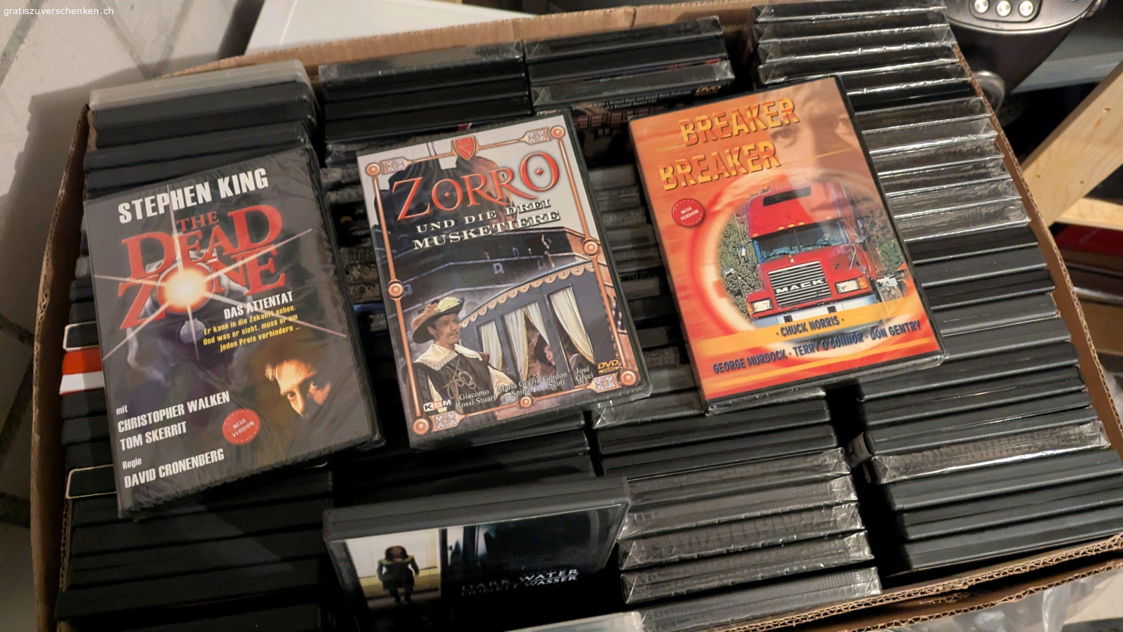 DVD Sammlung. Circa 100 DVDs Grossteil noch Originalverpackt. Nach Absprache in Wetzikon abzuholen.