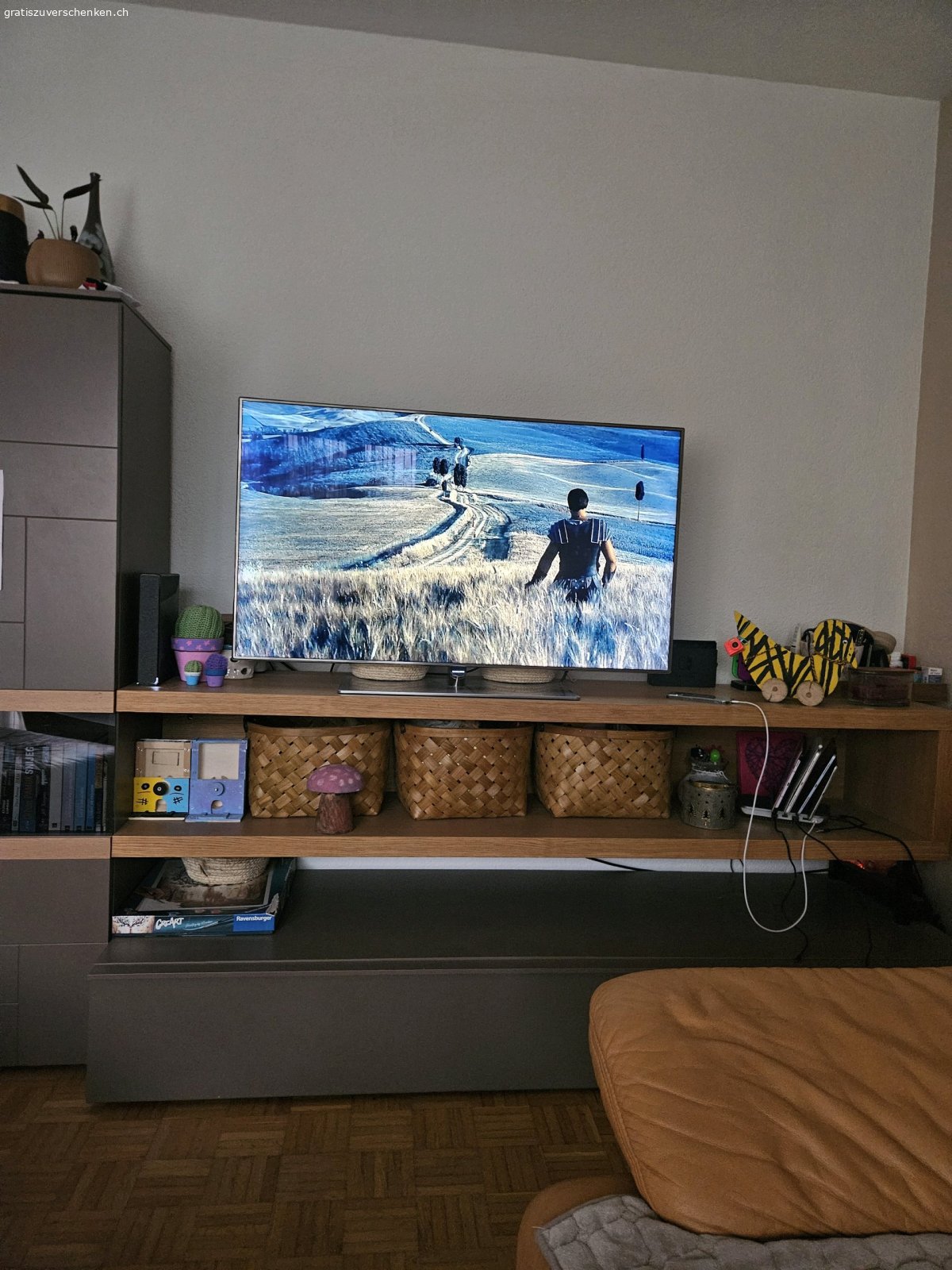 Ecksofa Hocker TV. Alles zusammen GRATIS

Echtleder immer noch gemütlich
Samsung TV 48"
