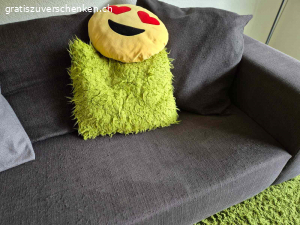 Ecksofa. Ecksofa aus Nichtraucherhaushalt mit Katze.
Hat gebrauchsspuren , kann mit Decke gut kaschiert werden.
Länge 2.80m
 tiefe 1m
Langes Teil 1.83m
Muss bis 13.5 abgeholt werden.