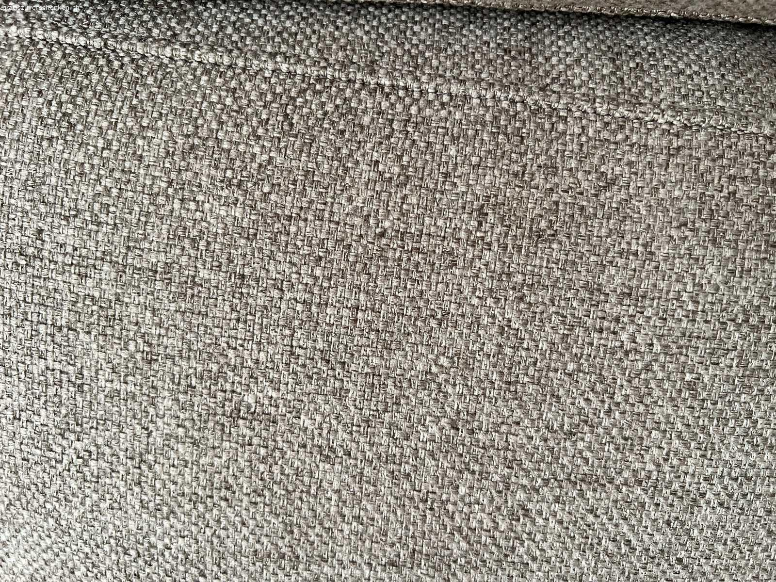 Ecksofa. Bequemes Ecksofa, ca 5 Jahre, von Schubiger Möbel. Farbe beige. 
Treppen vorhanden