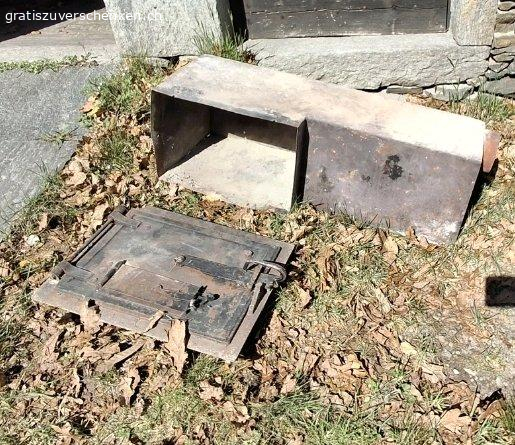 Einsatz Ofenbäkli. Zustand siehe Fotos 
Abzuholen in 6677 Moghegno