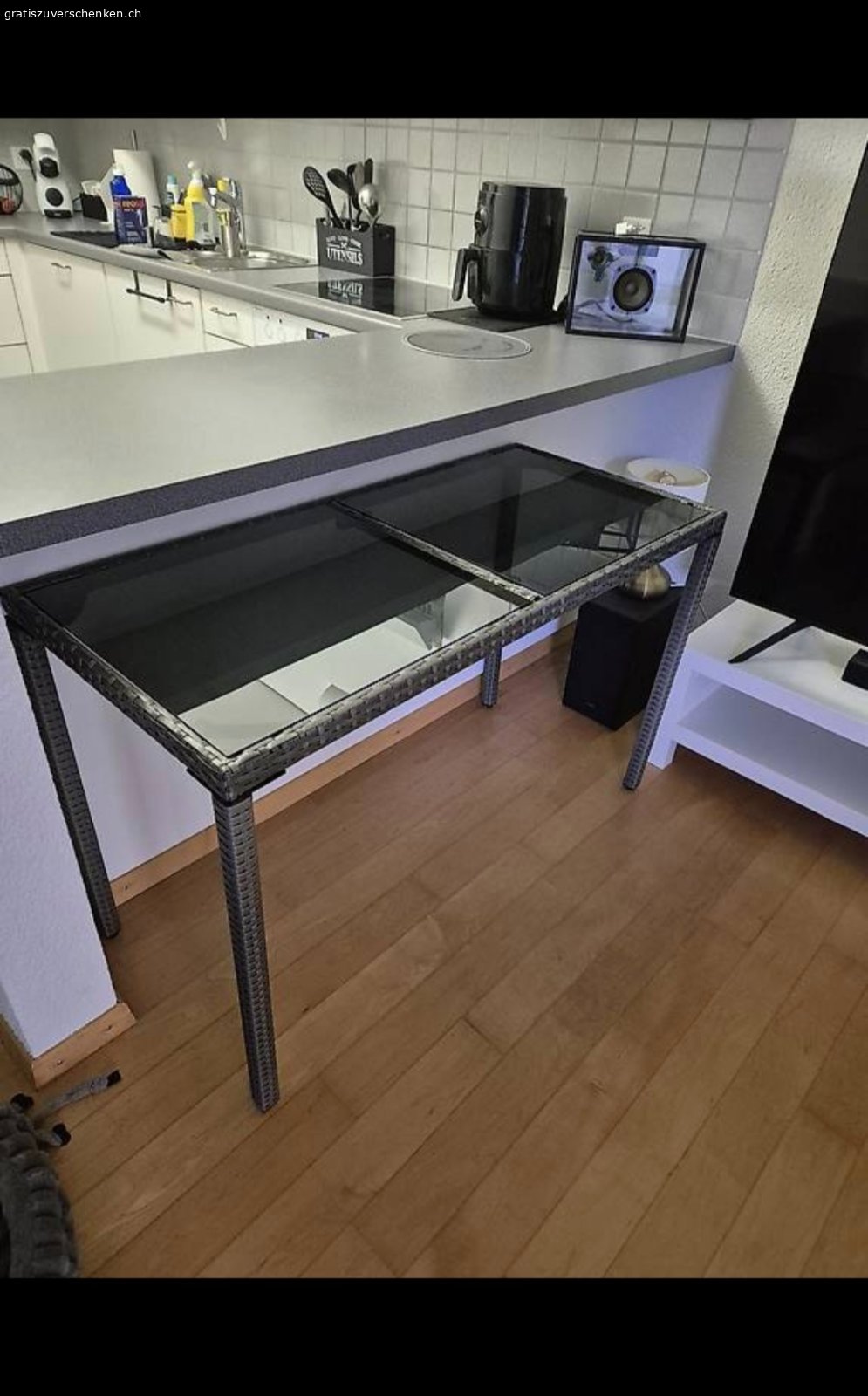 Esstisch 120x55cm. Im Sommer gekauft, aber nie benutzt

Wetterschutzglas
Auch für draussen geeignet 

Muss in 5442 Fislisbach abgeholt werden