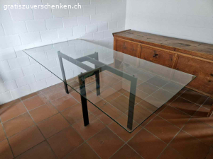 ESSTISCH / Glasplatte Beine schwarz. Esstisch. Die Esstischplatte ist aus Glas und ca. 90 cm × 190 cm. Die Tischbeine sind elegant in der Mitte und die sind schwarz