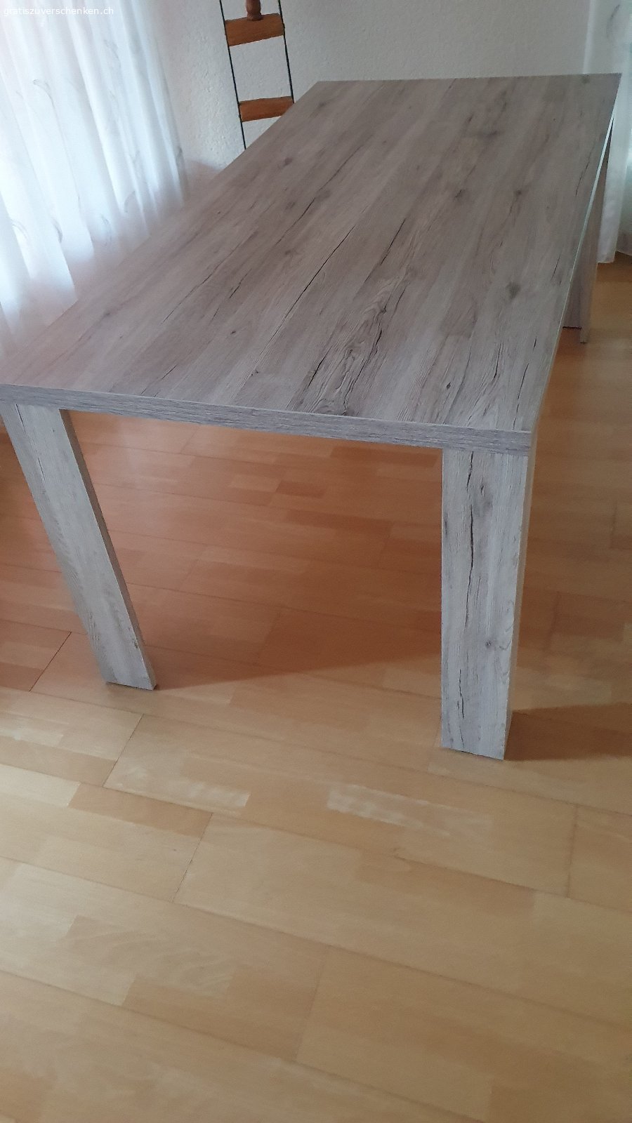 Esstisch. wegen Wohnungsauflösung gratis abzugeben ca. 8 Jahre alter Esstisch keine Karzer, keine Beschädigungen. Masse siehe Bilder
siehe auch dazu passendes Sideboard!
Es werden keine E-Mails beantwortet, nur Anrufe!