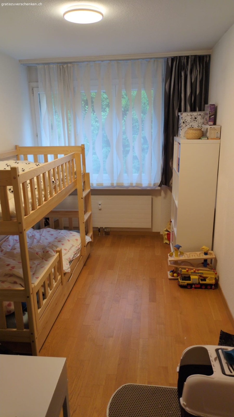 Etagenbett (Kajütenbett) zu verschenken. Neuwertiges Etagenbett für Kinder inkl. Matratzen gratis abzugeben.
Es ist gebraucht aber in sehr gutem Zustand.
Muss abgeholt werden. (ohne Duvet und Kissen)