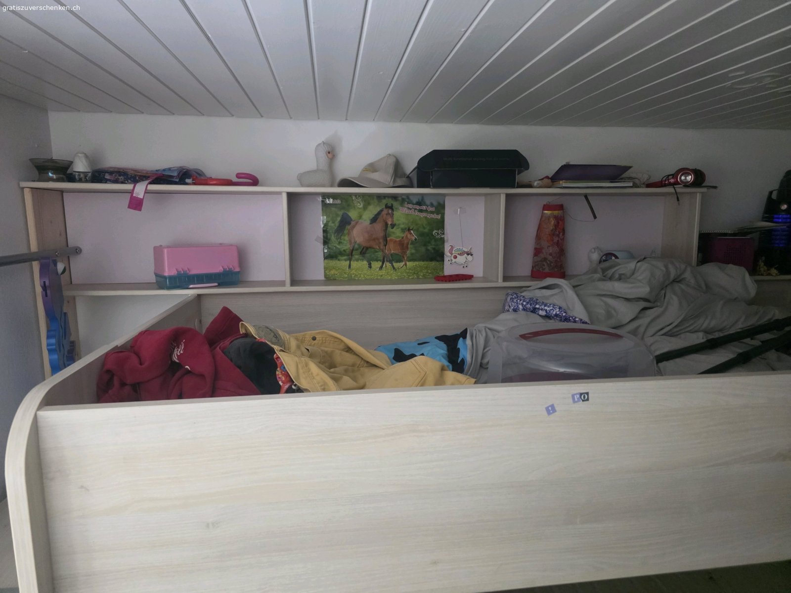 Etagenbett. siehe bilder
oder fragen