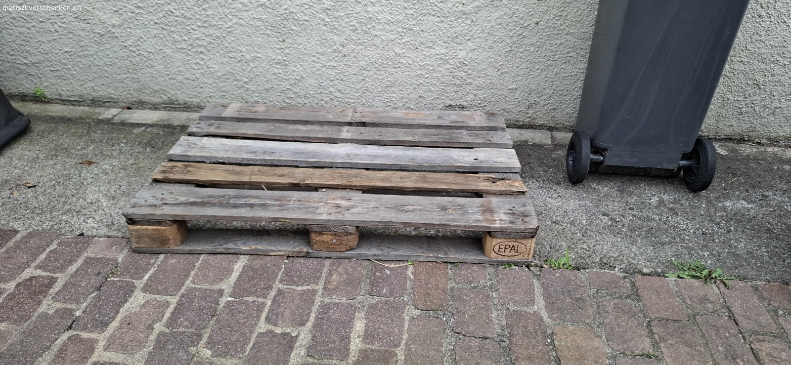 Euro Palette. Gratis Euro Palette Abholung in Suhr