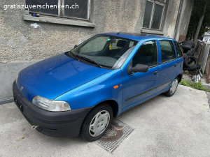 Fiat Punto mit motorschaden gratis. Ist nicht fahrtüchtig.