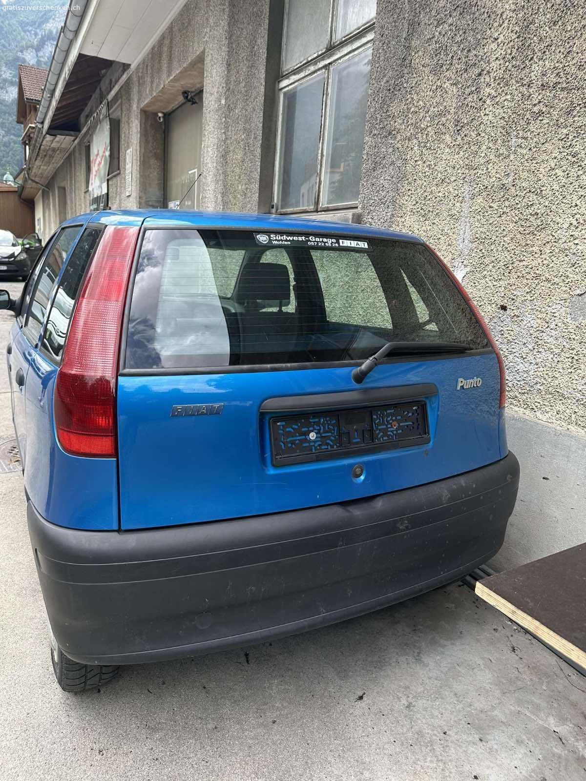 Fiat Punto mit motorschaden gratis. Ist nicht fahrtüchtig.