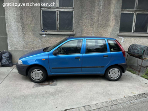 Fiat Punto mit motorschaden gratis. Ist nicht fahrtüchtig.