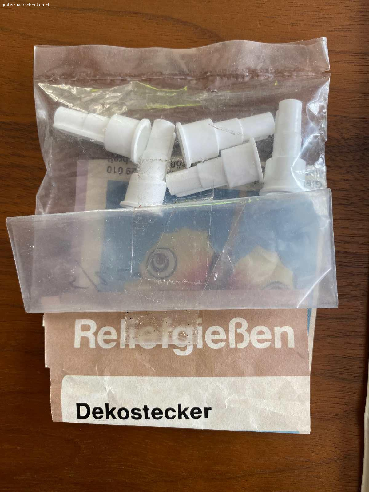 Form für Dekostecker (Reliefgiessen). Diagonale Länge des grösseren Drachen: ca. 17 cm
Der Kleine ca. 10 cm

Mit 5 Eingiesshülsen, an denen ein Holzstab eingesteckt werden kann.

Kontakt bitte per Mail, SMS oder WhatsApp 
Kein Anruf erwünscht.