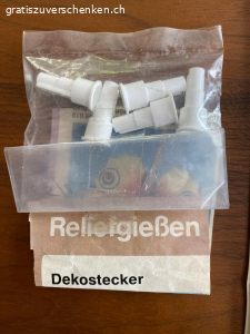 Form für Dekostecker (Reliefgiessen). Diagonale Länge des grösseren Drachen: ca. 17 cm
Der Kleine ca. 10 cm

Mit 5 Eingiesshülsen, an denen ein Holzstab eingesteckt werden kann.

Kontakt bitte per Mail, SMS oder WhatsApp 
Kein Anruf erwünscht.