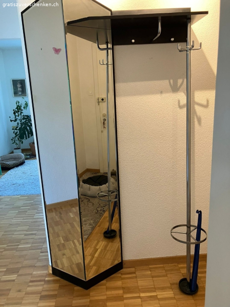 Garderobe mit Spiegel