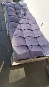 Gartenlounge Paletten Lounge. 2× Gartenlounge weiss lasiert inklusive blaue Palettenkissen (du kannst natürlich auch nur die Paletten sitz Lounge mitnehmen, ohne die Kissen, ganz wie du willst;)

1 Paletten Lounge mitnehmen oder beide, wie du willst..