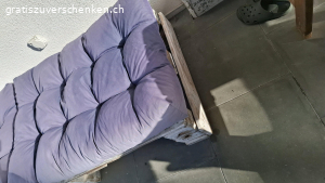 Gartenlounge Paletten Lounge. 2× Gartenlounge weiss lasiert inklusive blaue Palettenkissen (du kannst natürlich auch nur die Paletten sitz Lounge mitnehmen, ohne die Kissen, ganz wie du willst;)

1 Paletten Lounge mitnehmen oder beide, wie du willst..