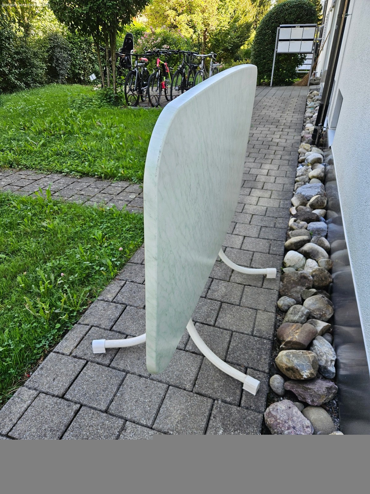 Gartentisch 90x155 cm. Gebrauchter Gartentisch zu verschenken. Zustand okay, siehe Fotos.

Muss abgeholt werden.

Wasserschöpfi 53
8055 Zürich