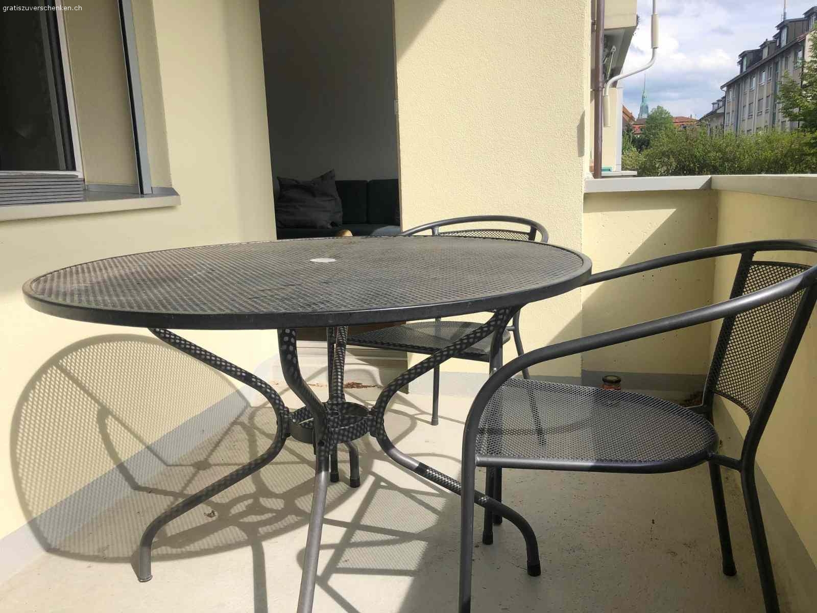 Gartentisch&Gartenstühle Möbel Gratis zu verschenken