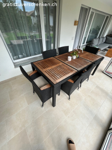 Gartentisch inkl. 8 Stühle zu verschenken