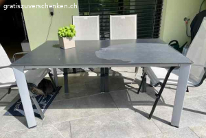 Gartentisch (ohne Stühle)