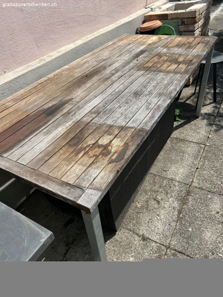 Gartentisch sehr stabil