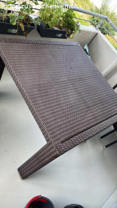 Gartentisch zum Verschenken. Ich verschenke einen Gartentisch Gratis
Ist in einem guten zustand hatt aber ein kleines brandloch auf dem Tisch man sieht es auf dem Bild.
Man muss den Tisch selber abholen wenn jemand intressiert ist schreibt mich an:)