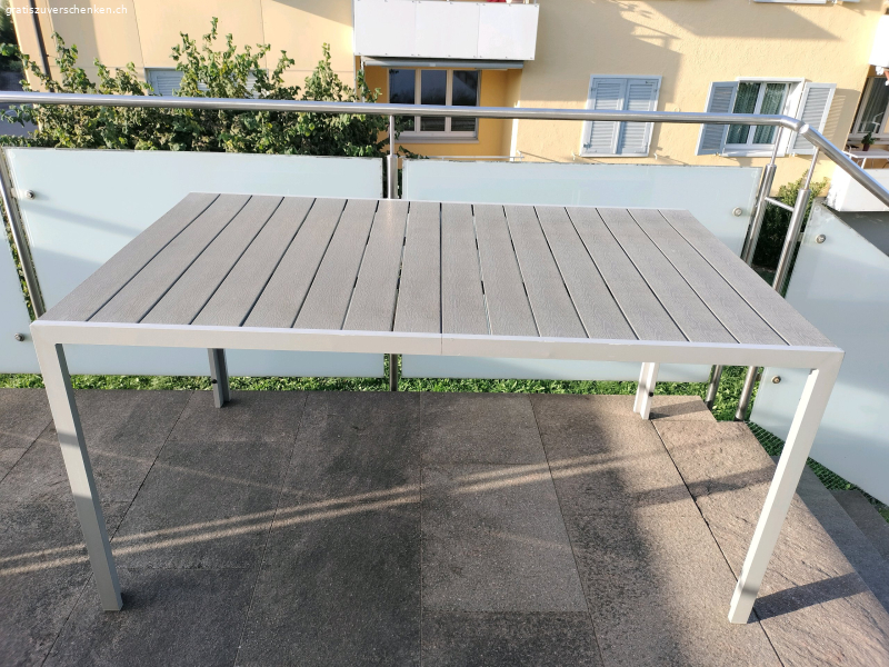 Gartentisch