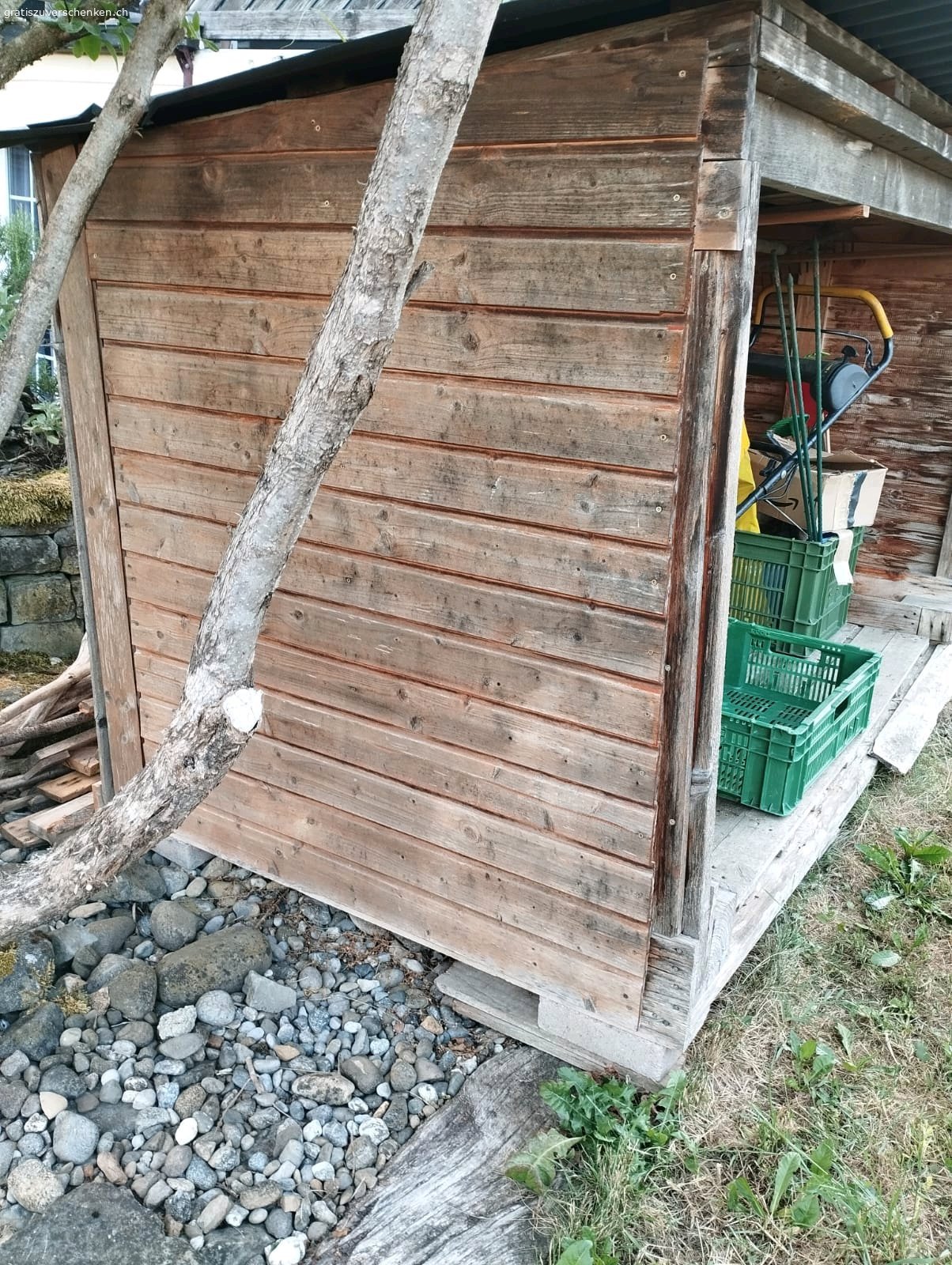 Gartenunterstand. Gartenunterstand gratis abzugeben, muss diese Woche abgeholt werden. Ohne Inhalt, Masse HxLxB 1.2x2x1m