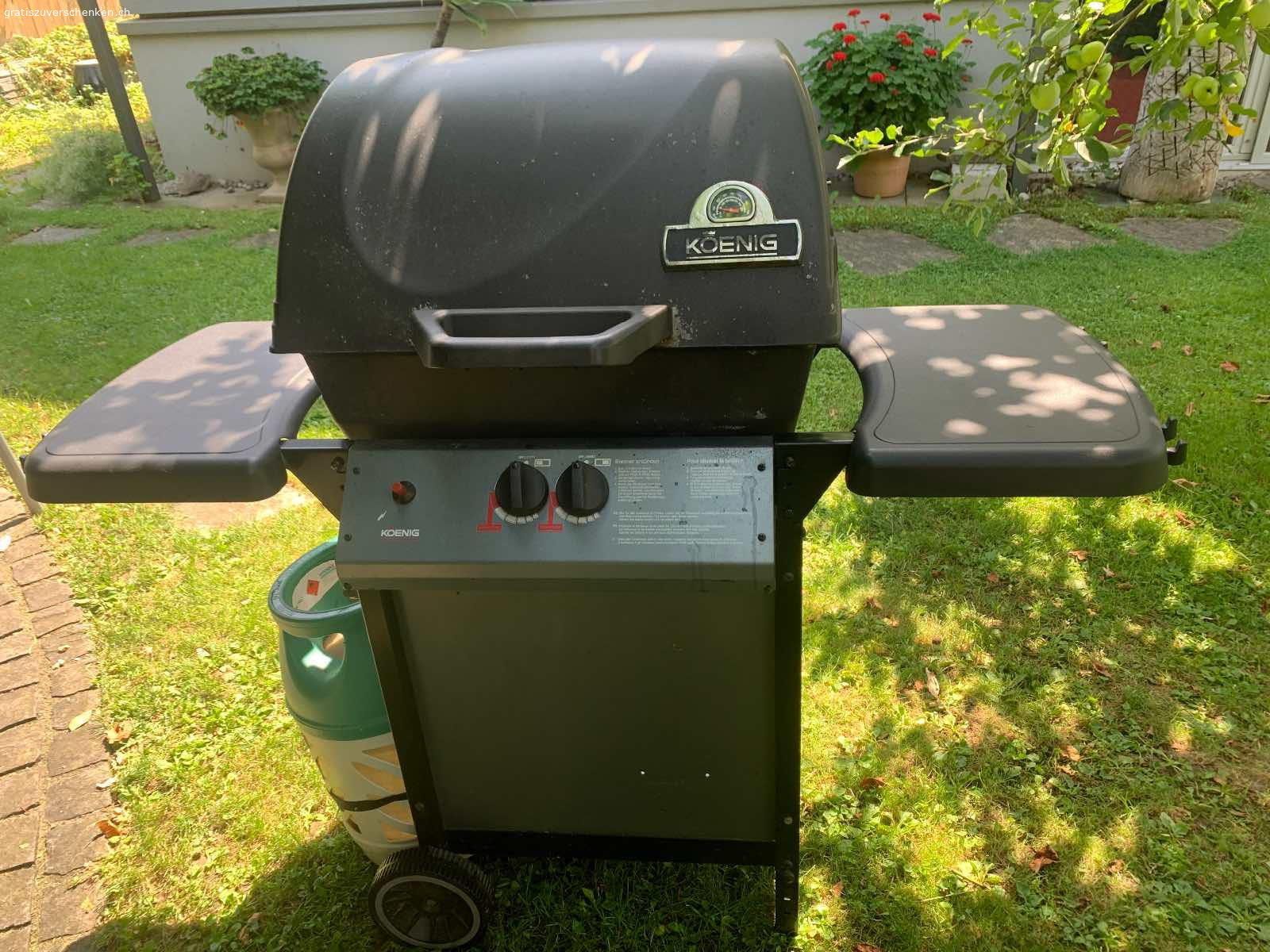 Gasgrill König. Mit Redukionsventil
Gasflasche kann gegen Depot übernommenen werden.